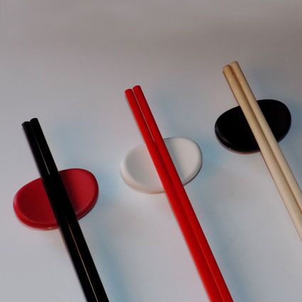 Red Plastic Japanese Chopstick Rest (30pcs) @ £0.45 + vat each - Image 2