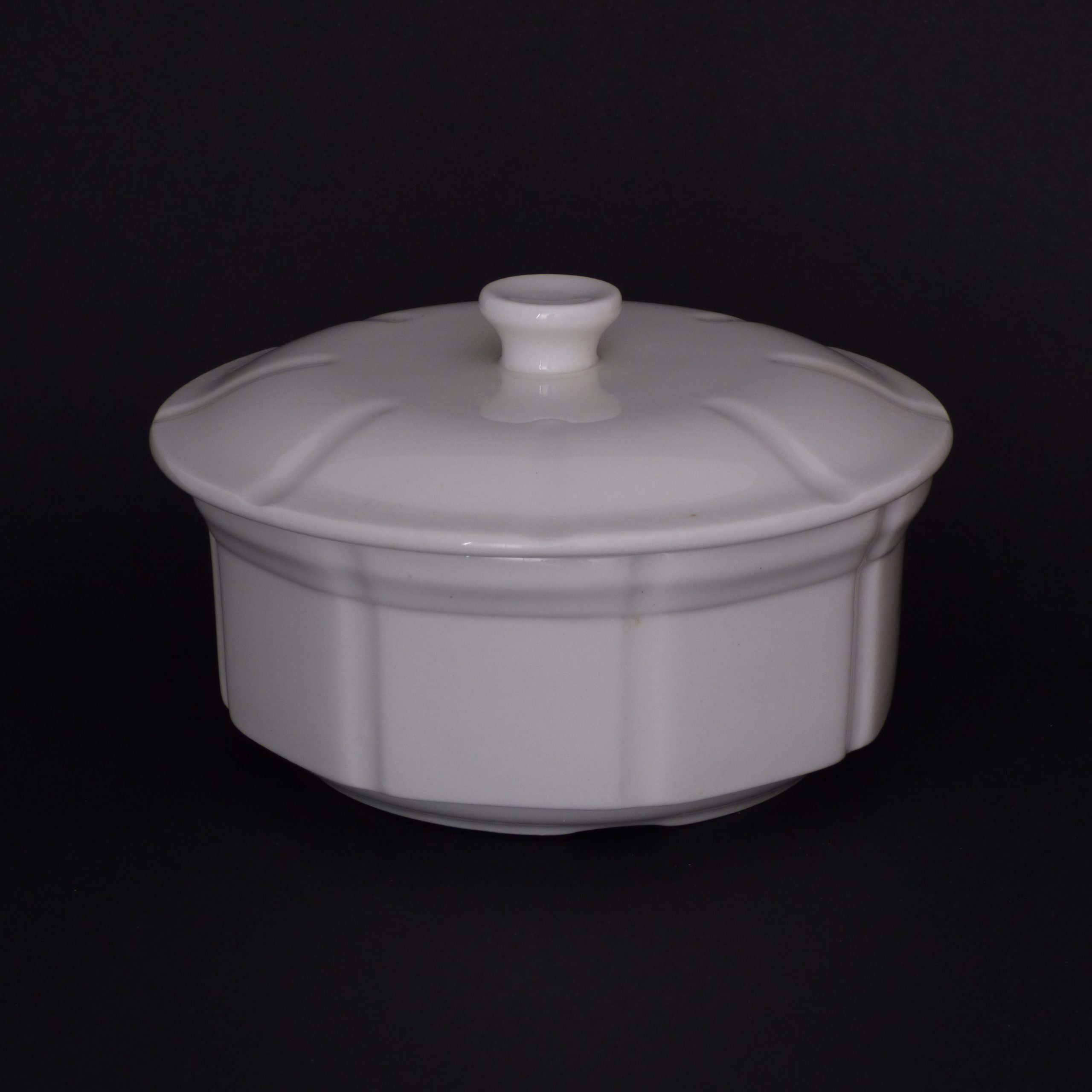 Cameo Bowl w/Lid (15.2cm / 6") (6pcs) @ £4.80 + vat each
